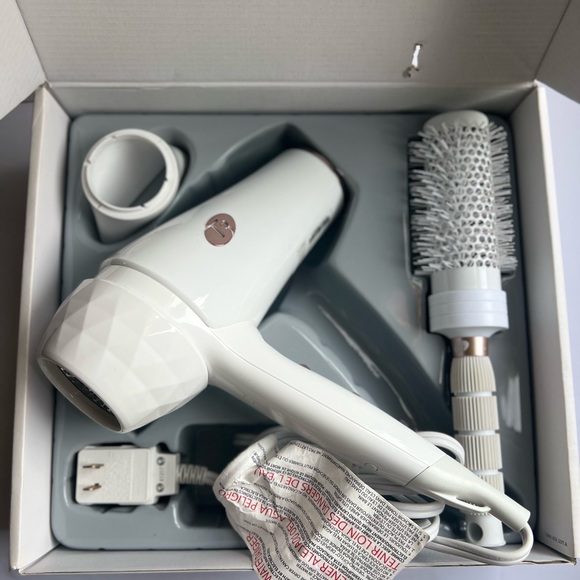 T3 White Gold Color Featherweight Luxe 2i Professional Hair Dryer With Brush. - Picture 6 of 9